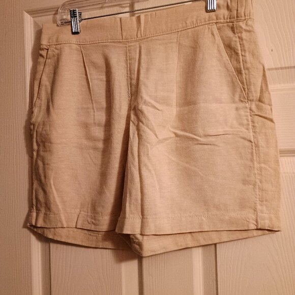 Womens Croft and Barrow Shorts, Beige, Sz M, 16.5", Hi Rise, NWOT - Picture 5 of 5